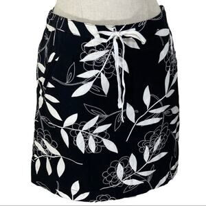 Black white floral embroidered mini size 4P cotton short skirt by Loft